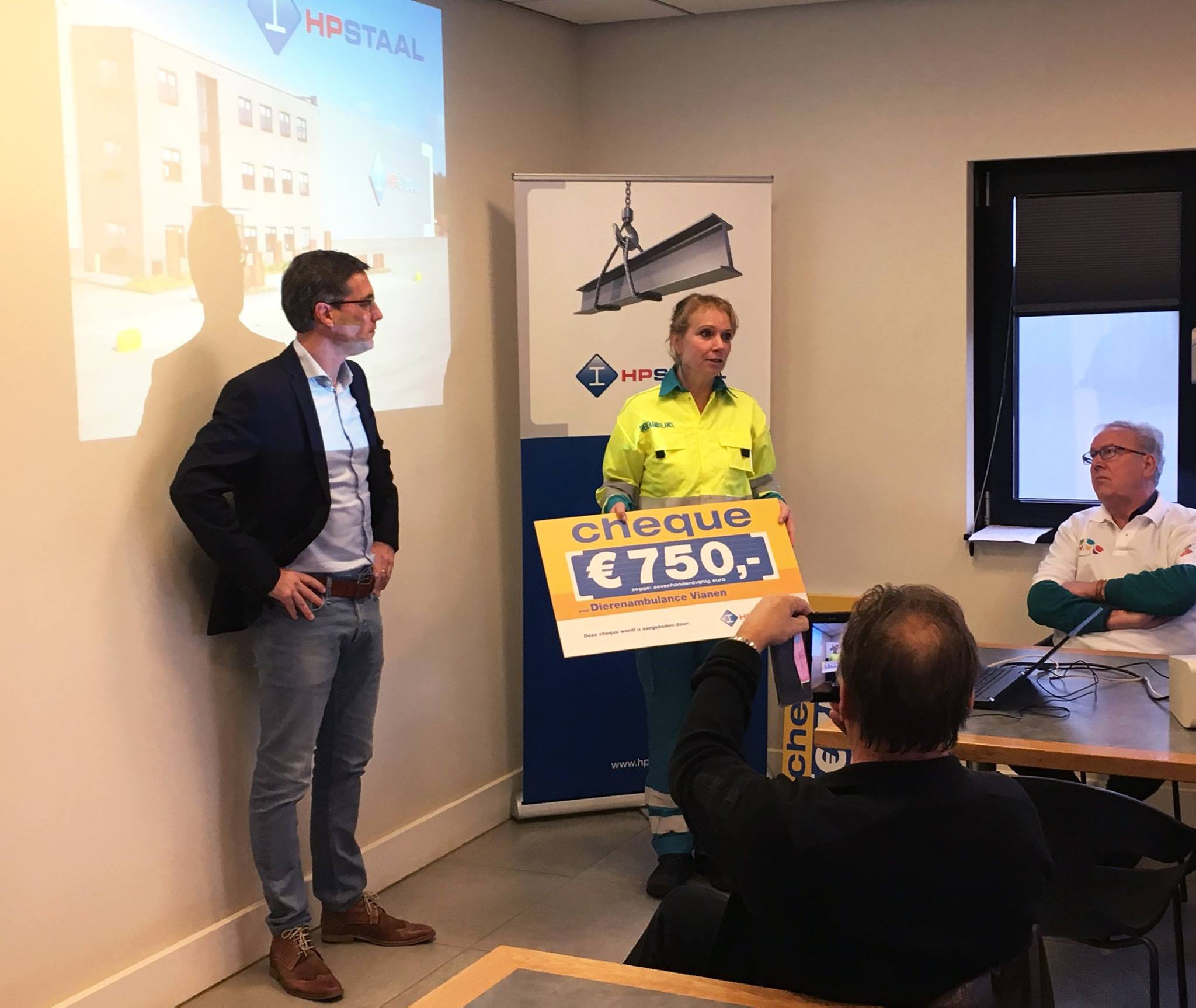 Cheque ontvangst bij HP Staal